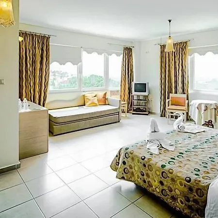 Heraion Hotel 2*